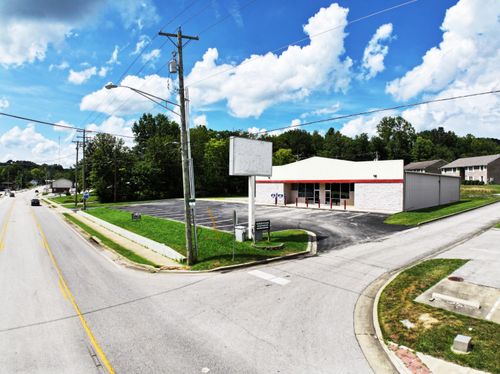 1016 Winchester Rd, Irvine, KY, 40336-8785 | Card Image
