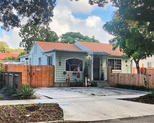 825 Winters St, West Palm Beach, FL, 33405 | Card Image