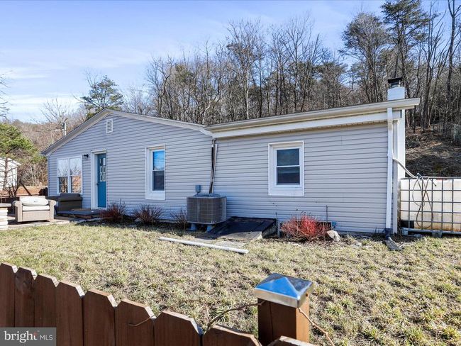 68 Juniper Ave, House other with 3 bedrooms, 1 bathrooms and null parking in BERKELEY SPRINGS WV | Image 4