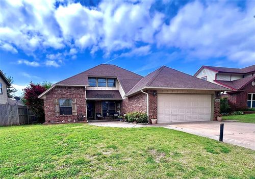 1808 Se 15th St, Moore, OK, 73160-8014 | Card Image