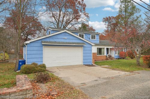 5506 Cruse Ave, Waterford, MI, 48327-2549 | Card Image