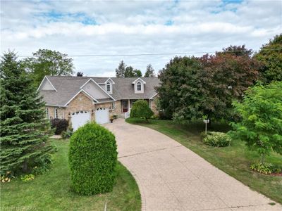 898 Parkplace, House other with 5 bedrooms, 3 bathrooms and 8 parking in Kincardine ON | Image 1