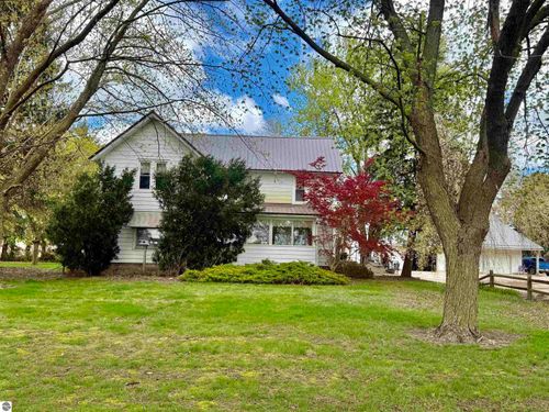 2298 W Hayes Road, Ithaca, MI, 48847 | Card Image