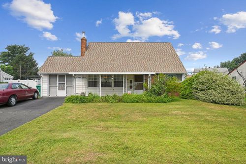 23 New Pond Ln, LEVITTOWN, PA, 19054-3811 | Card Image