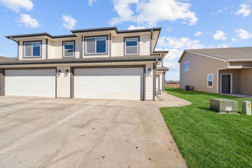 2731 Amelia Ln, Salina, KS, 67401-8547 | Card Image