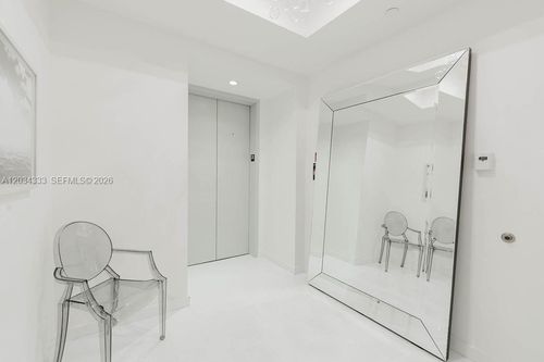 2303-851 Ne 1st Ave, Miami, FL, 33132-1817 | Card Image
