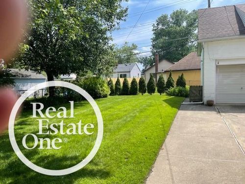 20608 Rosedale St, Saint Clair Shores, MI, 48080-4231 | Card Image