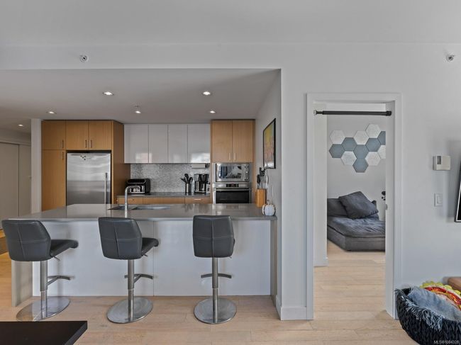 502 - 838 Broughton St, Condo with 2 bedrooms, 1 bathrooms and 1 parking in Victoria BC | Image 8