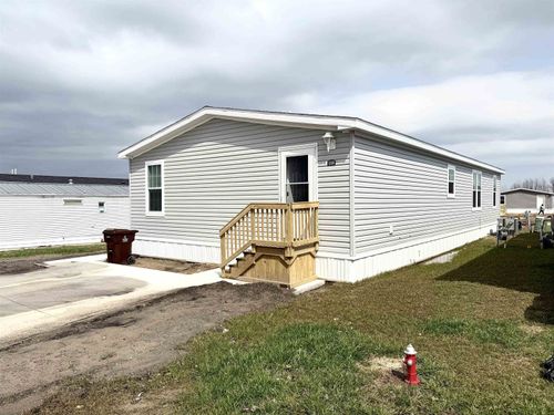 1226 Wellington Dr, Mount Pleasant, MI, 48858-4512 | Card Image