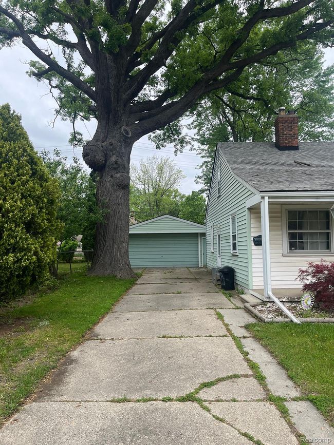20711 Gaukler St, House other with 3 bedrooms, 2 bathrooms and null parking in Saint Clair Shores MI | Image 5