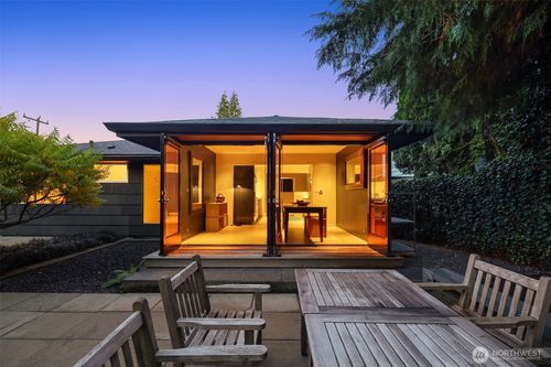 1207 26th Avenue E, Seattle, WA, 98112 | Card Image