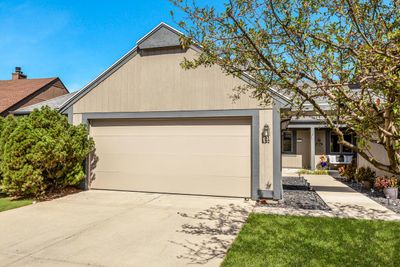 632 W Evergreen Court, Condo with 2 bedrooms, 2 bathrooms and null parking in BAYSIDE WI | Image 1