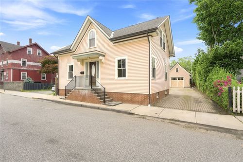 21 Elm St, Newport, RI, 02840-2404 | Card Image