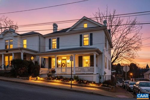 501 W Johnson St, STAUNTON, VA, 24401-4126 | Card Image