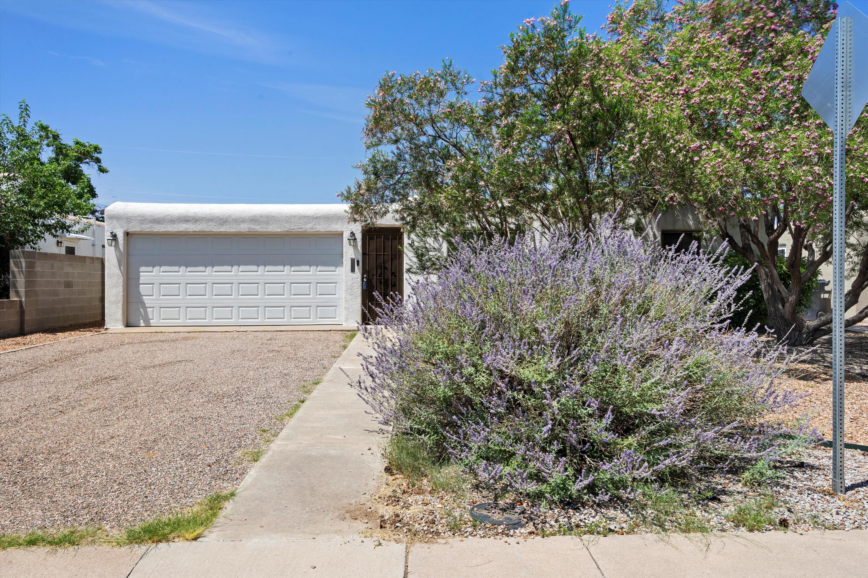 Field Dr, Albuquerque, NM 87112