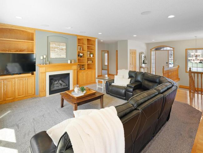 Built in Bookshelves and cabinets - 25259 Galaxy Ave Wyoming MN 55092 USA-030-010-031-MLS_Size.jpg | Image 8