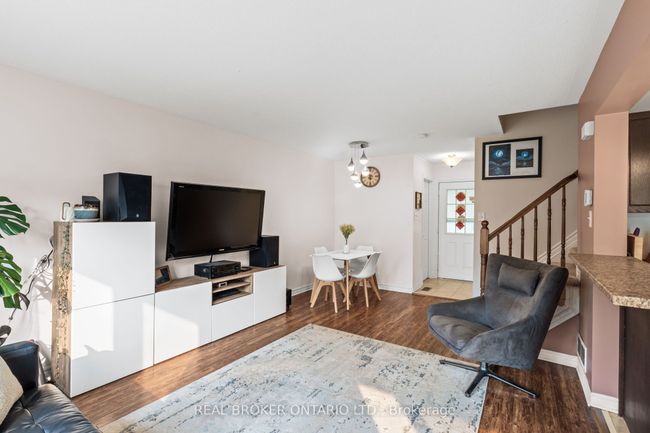 427 Vendevale Ave, House attached with 3 bedrooms, 2 bathrooms and 1 parking in Stittsville ON | Image 10
