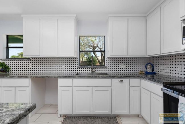 1814 Oklahoma Ave, House other with 3 bedrooms, 2 bathrooms and null parking in Port Isabel TX | Image 5