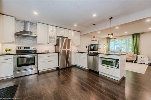 23 Mcdougall Rd, Waterloo, ON, N2L2W4 | Card Image