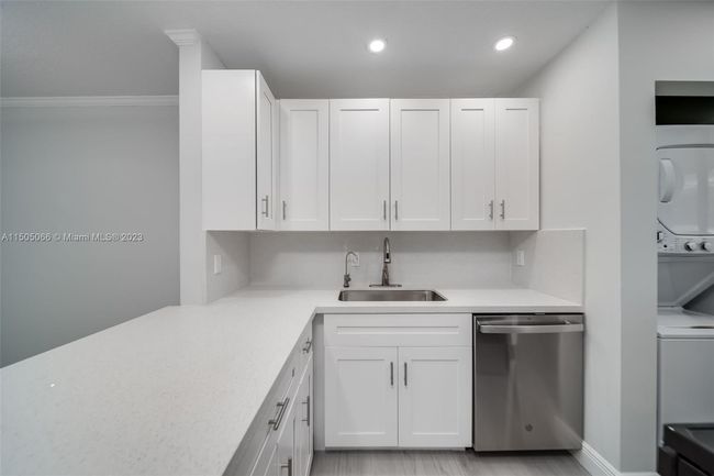 APT-211 - 677 Trace Cir, Condo with 2 bedrooms, 2 bathrooms and null parking in Deerfield Beach FL | Image 12