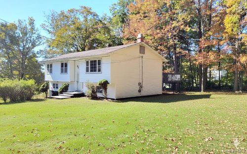 3 Carroll Dr, Highland Mills, NY, 10930-2204 | Card Image