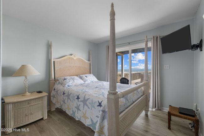 WEST - 2003 Ocean Dr, Townhouse with 4 bedrooms, 3 bathrooms and null parking in Emerald Isle NC | Image 29