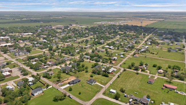 205 E South St, House other with 3 bedrooms, 2 bathrooms and null parking in Itasca TX | Image 28