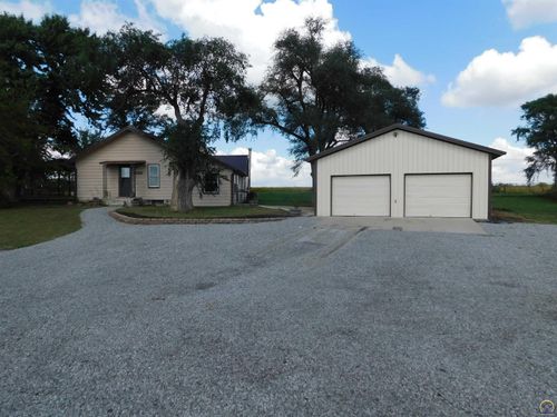 18126 Highway K16, Holton, KS, 66436-8562 | Card Image