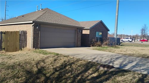 100 Willow Dr, Centerton, AR, 72719-7930 | Card Image