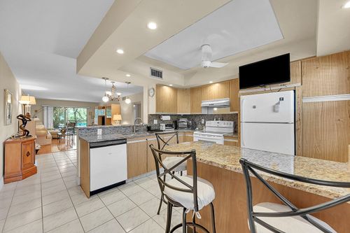 apt-d2-2102 Lucaya Bnd, Coconut Creek, FL, 33066-1138 | Card Image