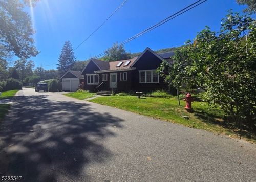 61 Pequot Trl, Oak Ridge, NJ, 07438-9391 | Card Image