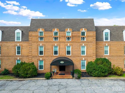 apt-24-300 N Fulton St, Salisbury, NC, 28144-4253 | Card Image