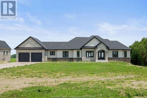 418 34 County Rd, Leamington, ON, N8H3V6 | Card Image