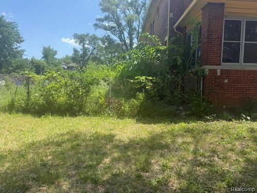 2295 Gladstone St, Detroit, MI, 48206-2221 | Card Image