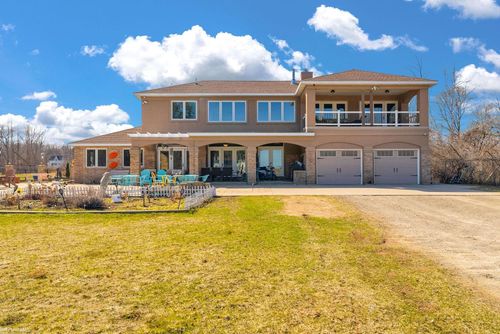 2235 Old Shore Dr, Harbor Beach, MI, 48441 | Card Image