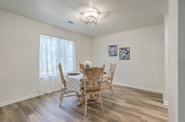 Dining Area | Image 11