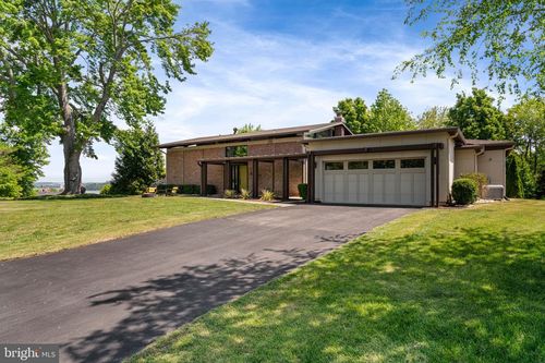 1102 Gatewood Dr, ALEXANDRIA, VA, 22307-2027 | Card Image