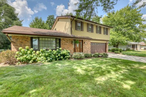 7645 S Mission Dr, Franklin, WI, 53132-1824 | Card Image