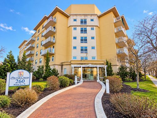 3p-260 Beach 81st St, Rockaway Beach, NY, 11693-1905 | Card Image