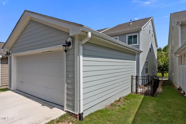 Rear Exterior | Image 35