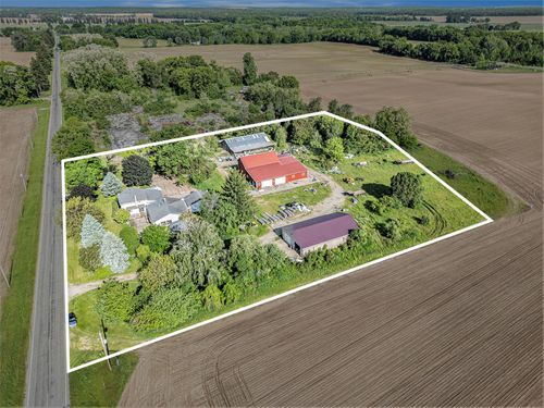 19146 Fairchild Rd, Constantine, MI, 49042-9747 | Card Image