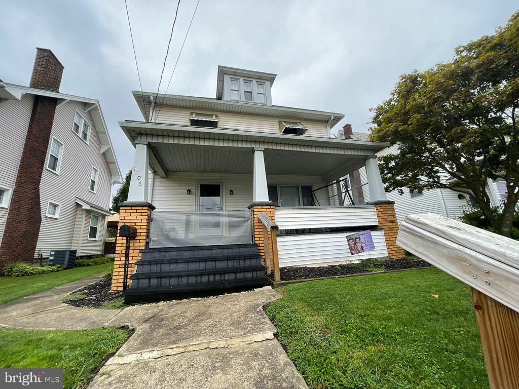 Washington St, New Castle, PA 16101