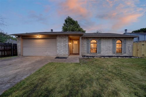 524 Woodcrest Way, Forney, TX, 75126-9724 | Card Image