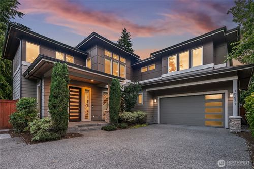 10637 128th Ave Ne, Kirkland, WA, 98033-4732 | Card Image