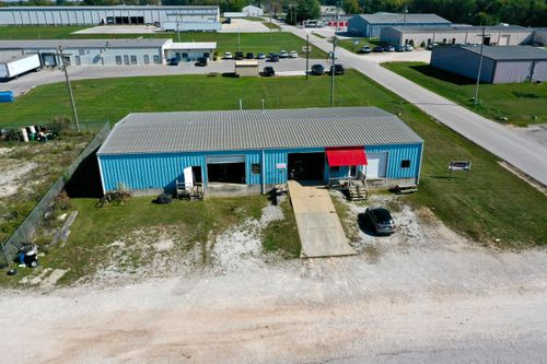 853 W Enterprise Ln, Nixa, MO, 65714-8443 | Card Image