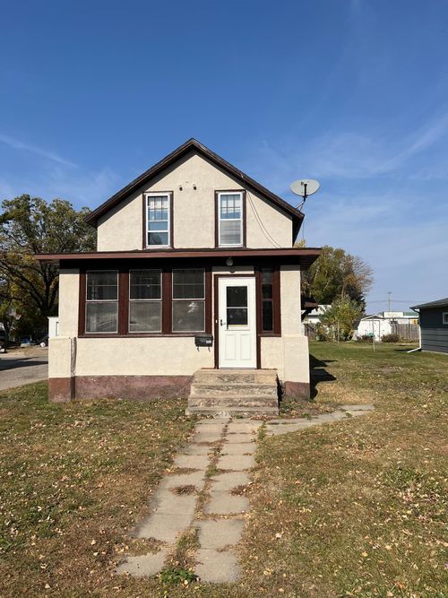 721 5th Ave E, Alexandria, MN, 56308-1524 | Card Image