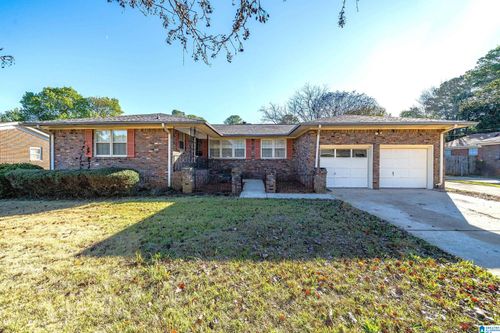 3338 Crescent Dr, HUEYTOWN, AL, 35023-2947 | Card Image