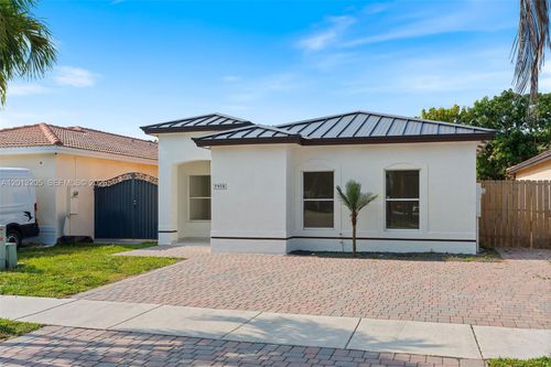 7978 Nw 200th St, Hialeah, FL, 33015-6394 | Card Image