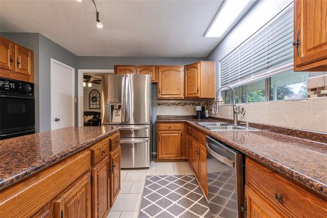 2309 Salisbury Ln, House other with 4 bedrooms, 2 bathrooms and 2 parking in Alvin TX | Image 11
