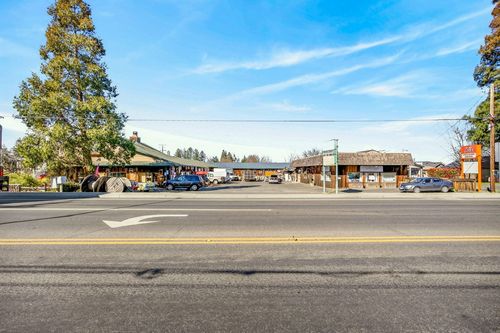 2772 W Main Street, Medford, OR, 97501 | Card Image